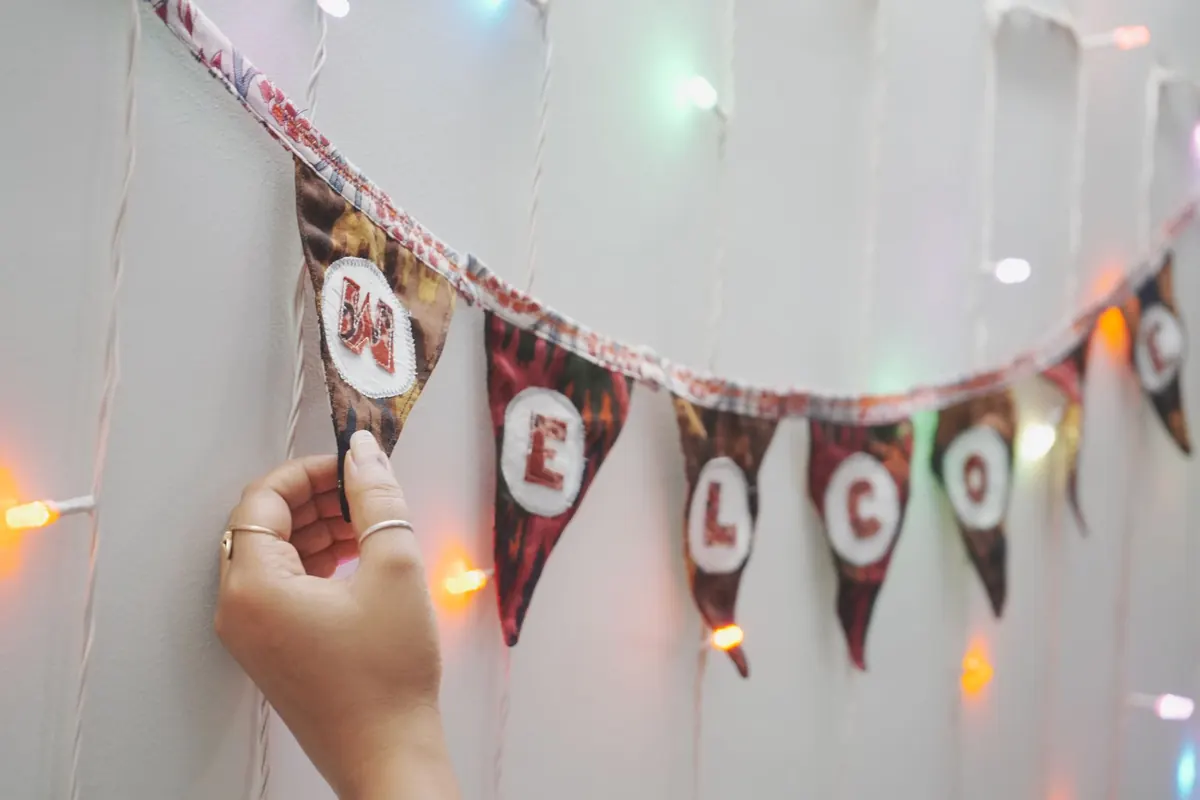 How to Hang Bunting Indoors Without Damaging Walls: 7 Rental-Friendly Methods